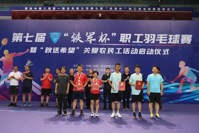 預(yù)備混雙（左）、預(yù)備男雙（右）冠軍