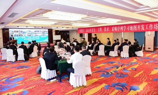 圖片包含 室內(nèi), 天花板, 桌子, 人們
      描述已自動生成